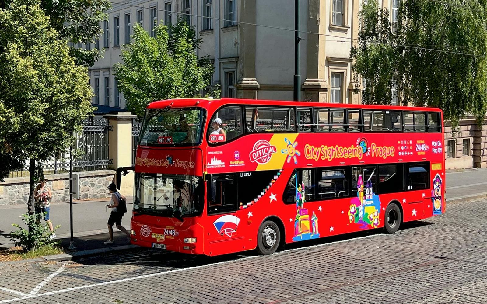 City Sightseeing : Visite en bus Hop-On Hop-Off de Prague avec visite en option de la rivière.
