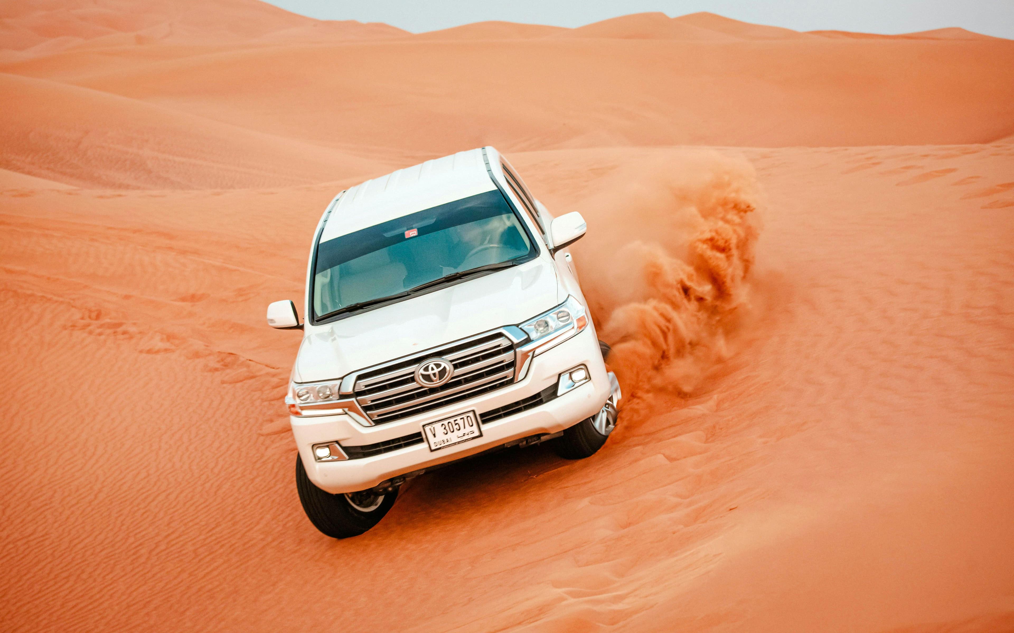 Safari por el desierto de Doha: conducción en dunas, sandboarding y visita al mar interior - image 2
