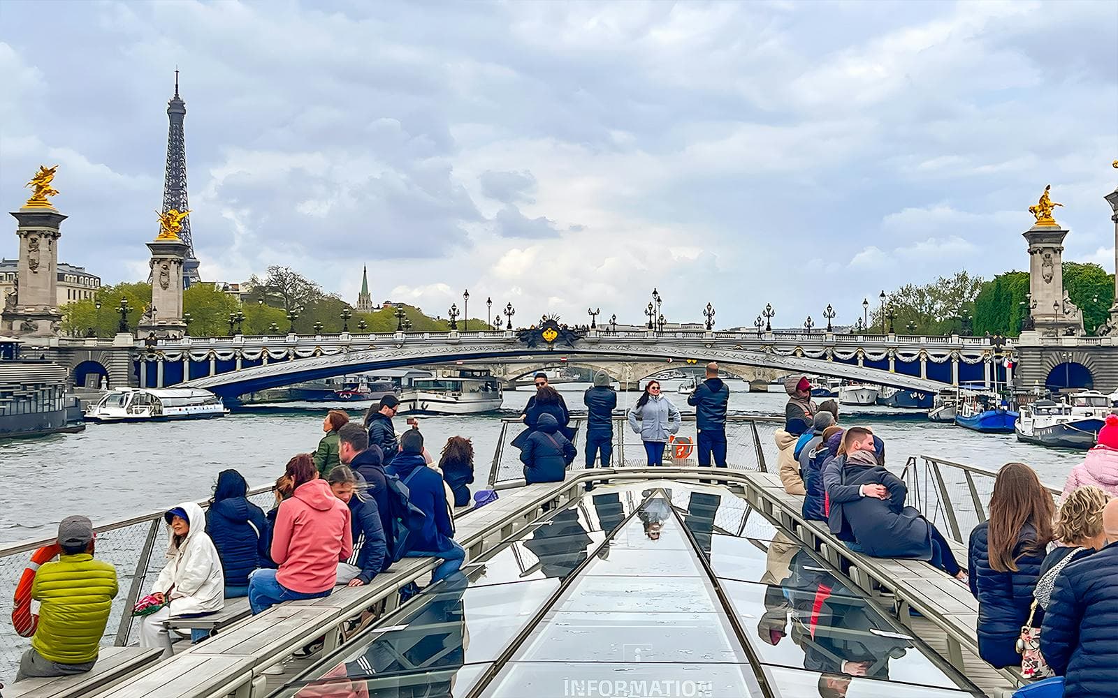 1-stündige Sightseeing-Schifffahrt auf der Seine vom Eiffelturm aus - image 4