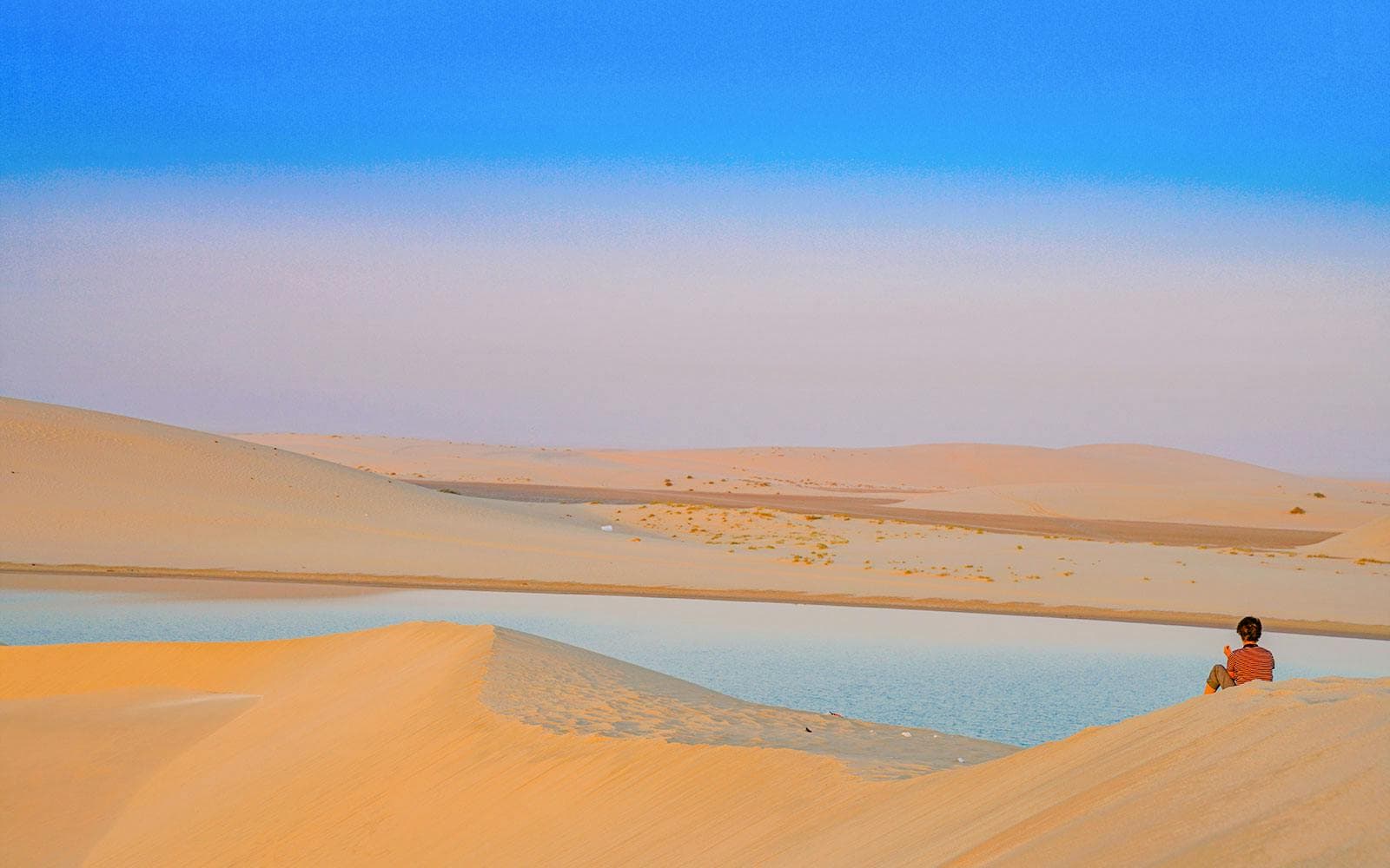 Safari por el desierto de Doha con paseo en camello: conducción por las dunas, sandboard y visita al mar interior - image 7