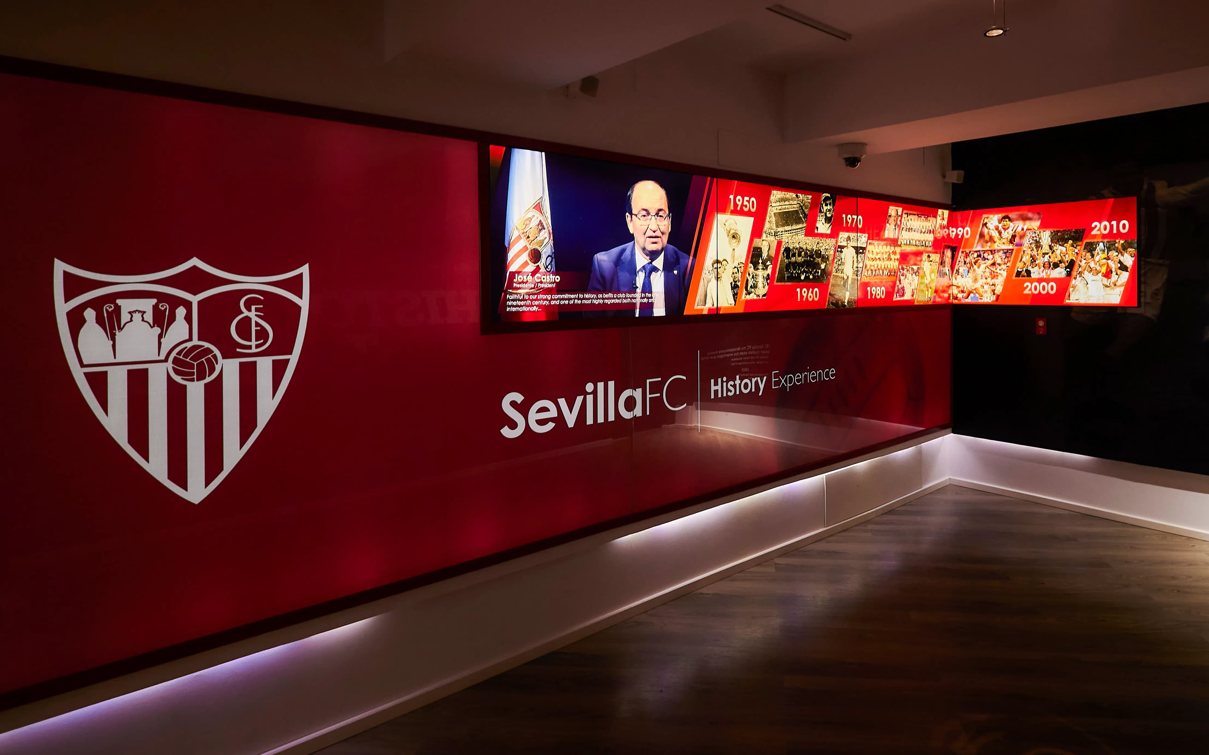 Sevilla FC: Ramón Sánchez-Pizjuán Stadium Tour with Audio Guide and Pitch Access - image 9