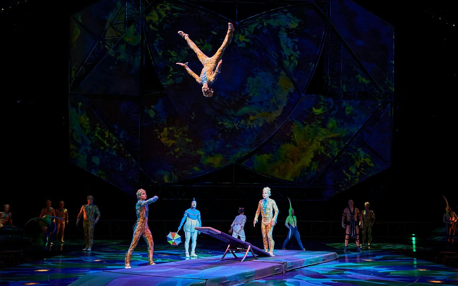 Mystère par le Cirque du Soleil à Las Vegas - image 4