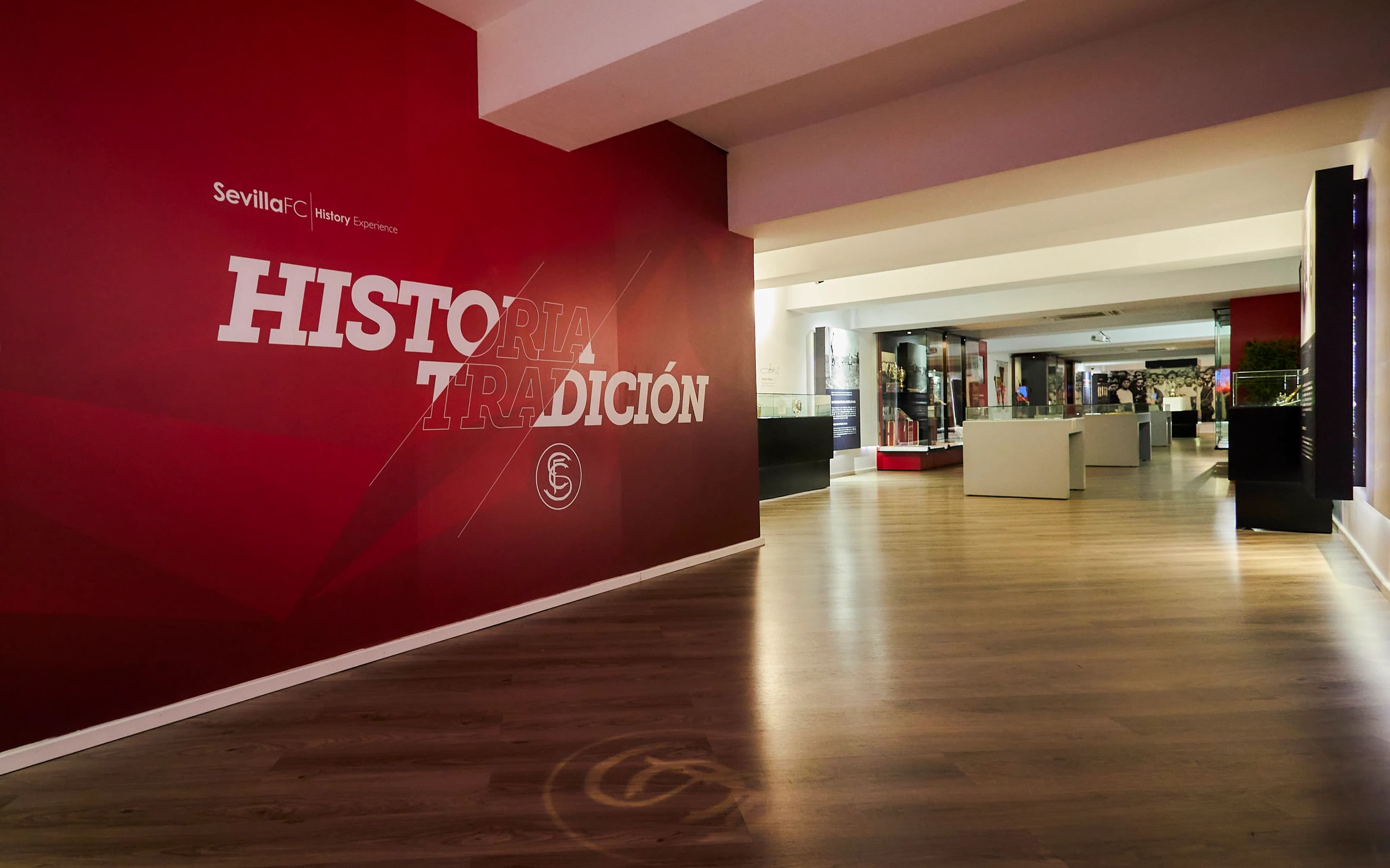Sevilla FC: Ramón Sánchez-Pizjuán Stadium Tour with Audio Guide and Pitch Access - image 10