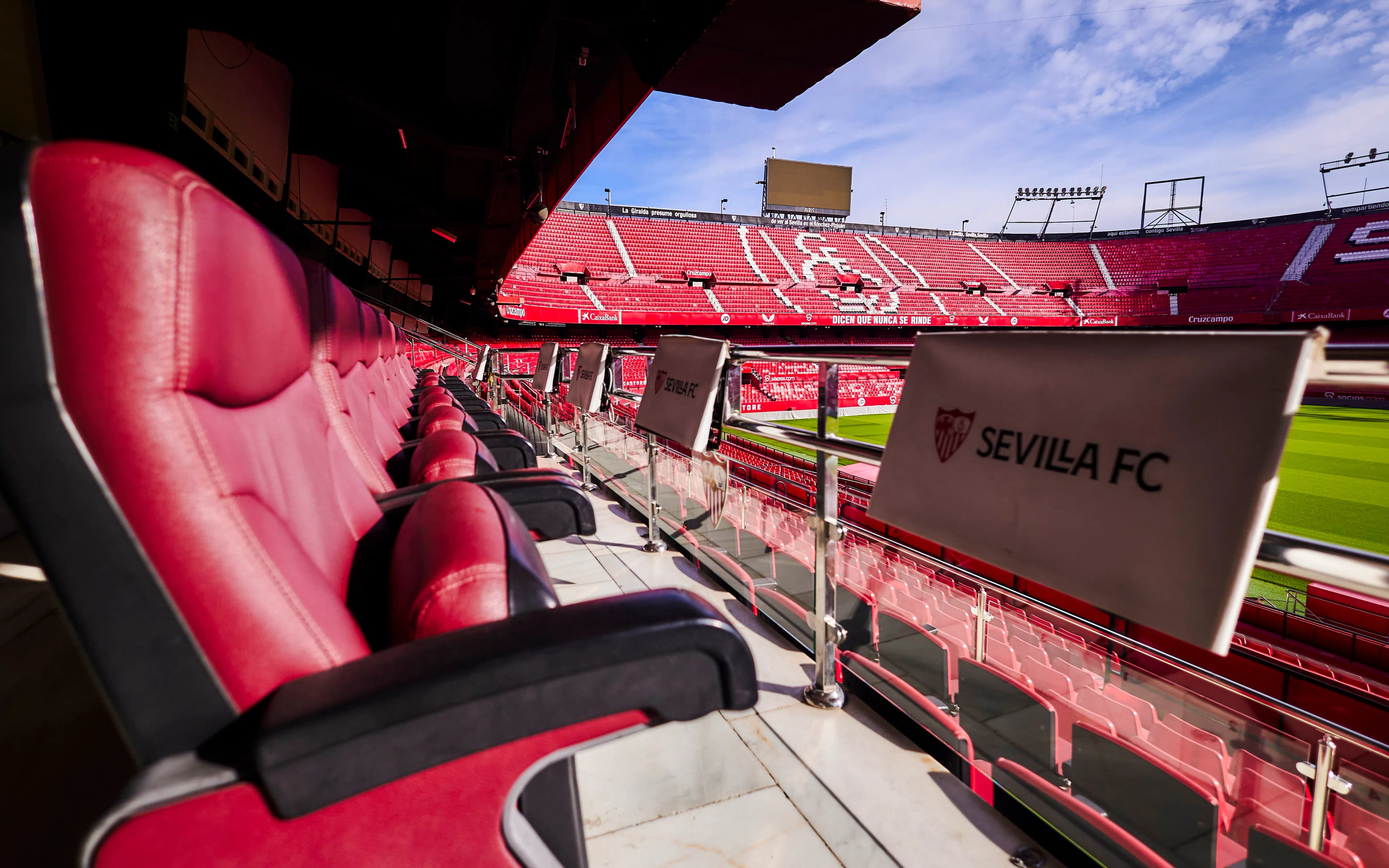 Sevilla FC: Ramón Sánchez-Pizjuán Stadium Tour with Audio Guide and Pitch Access - image 5
