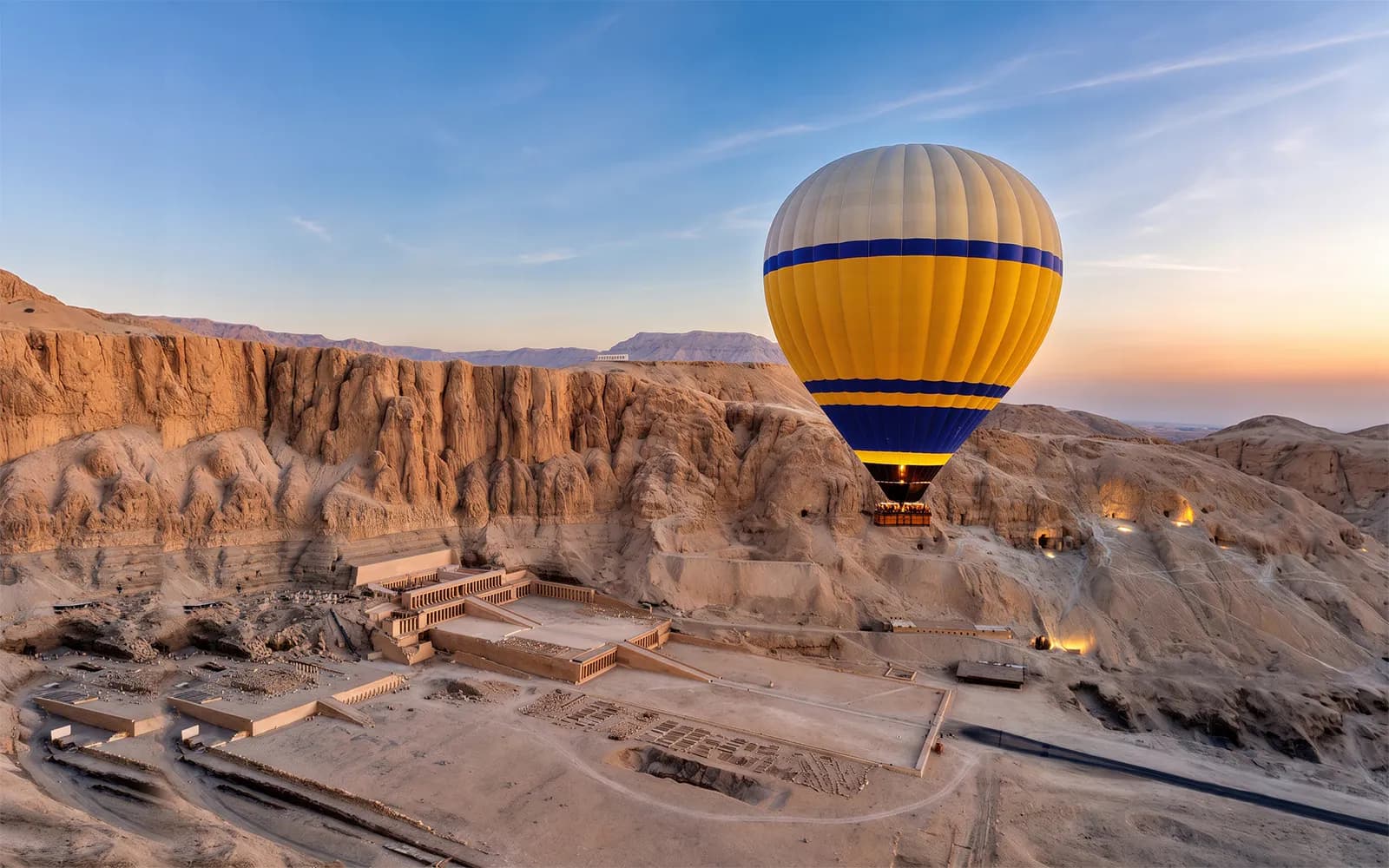 Luxor Sunrise Hot Air Balloon Flight with Round-Trip Hotel Transfers - image 3