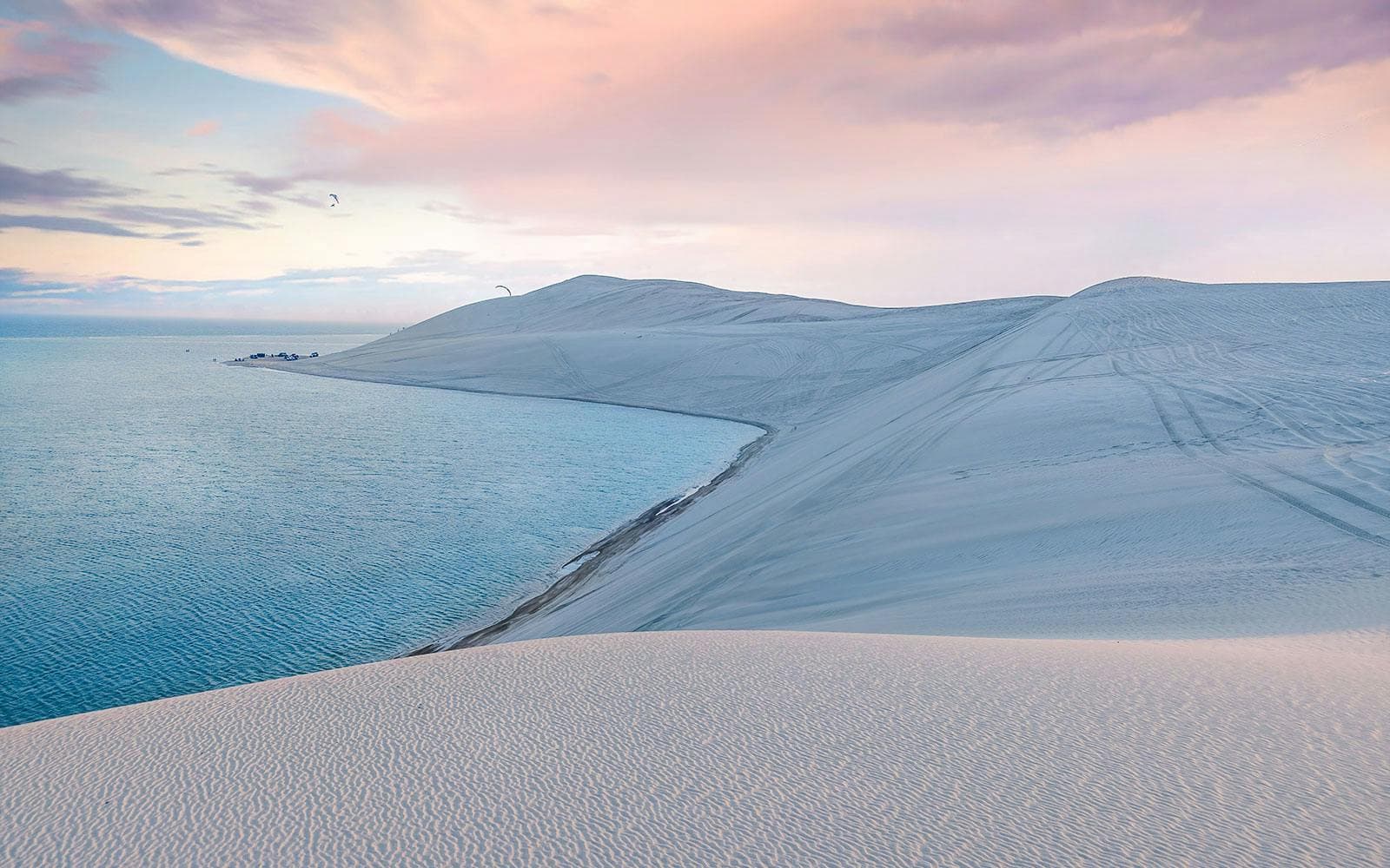 Safari por el desierto de Doha: conducción en dunas, sandboarding y visita al mar interior - image 5