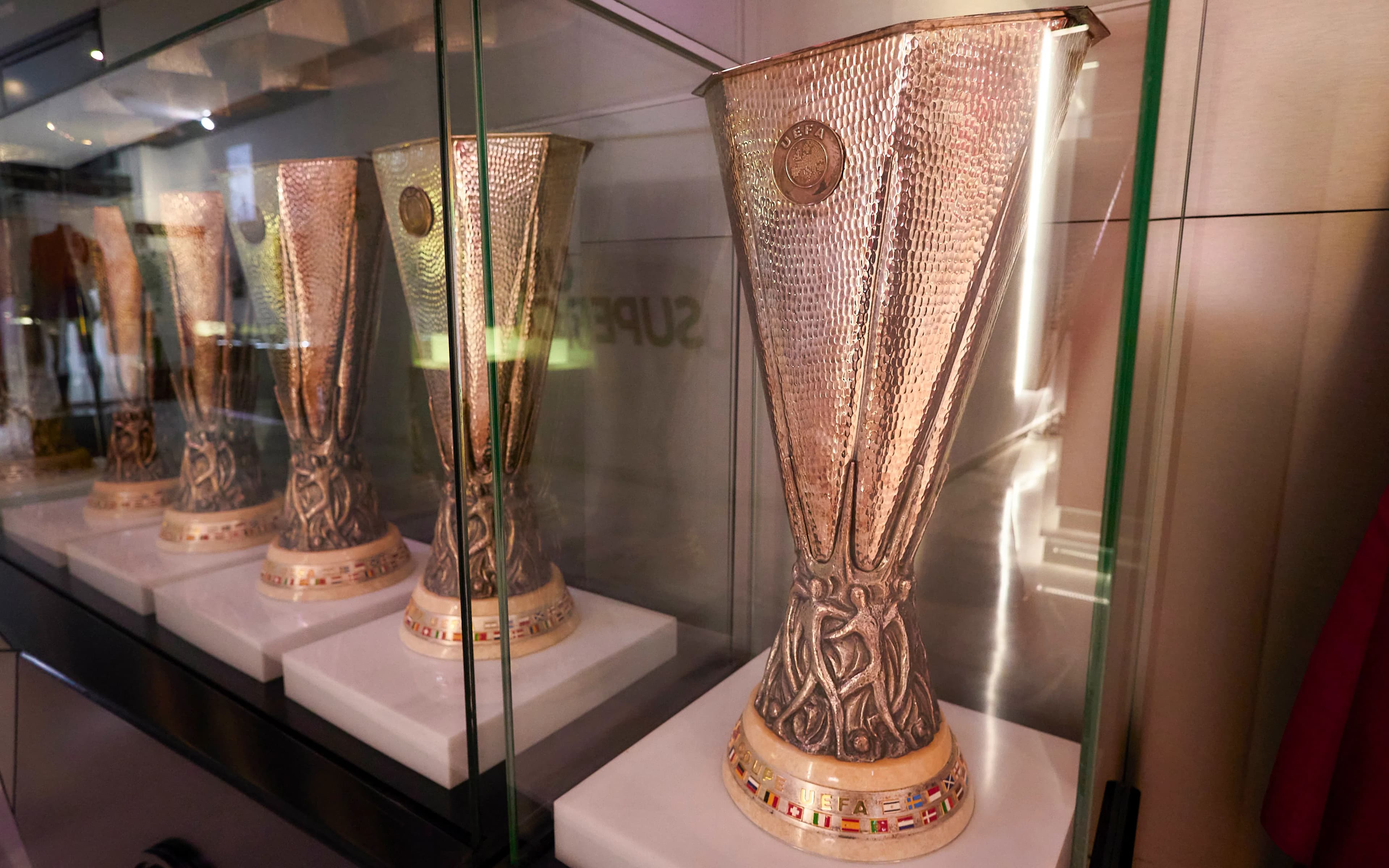 Sevilla FC: Ramón Sánchez-Pizjuán Stadium Tour with Audio Guide and Pitch Access - image 8