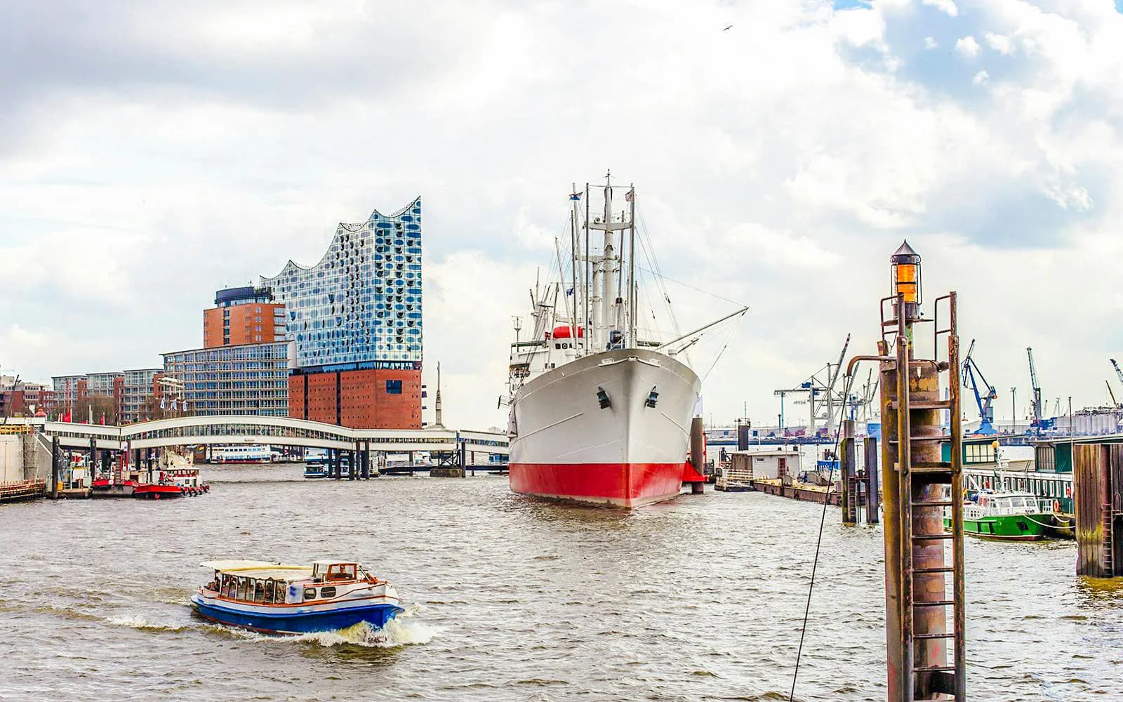 Hamburg Harbor 2-Hour Cruise Sightseeing Cruise with Speicherstadt and HafenCity - image 2
