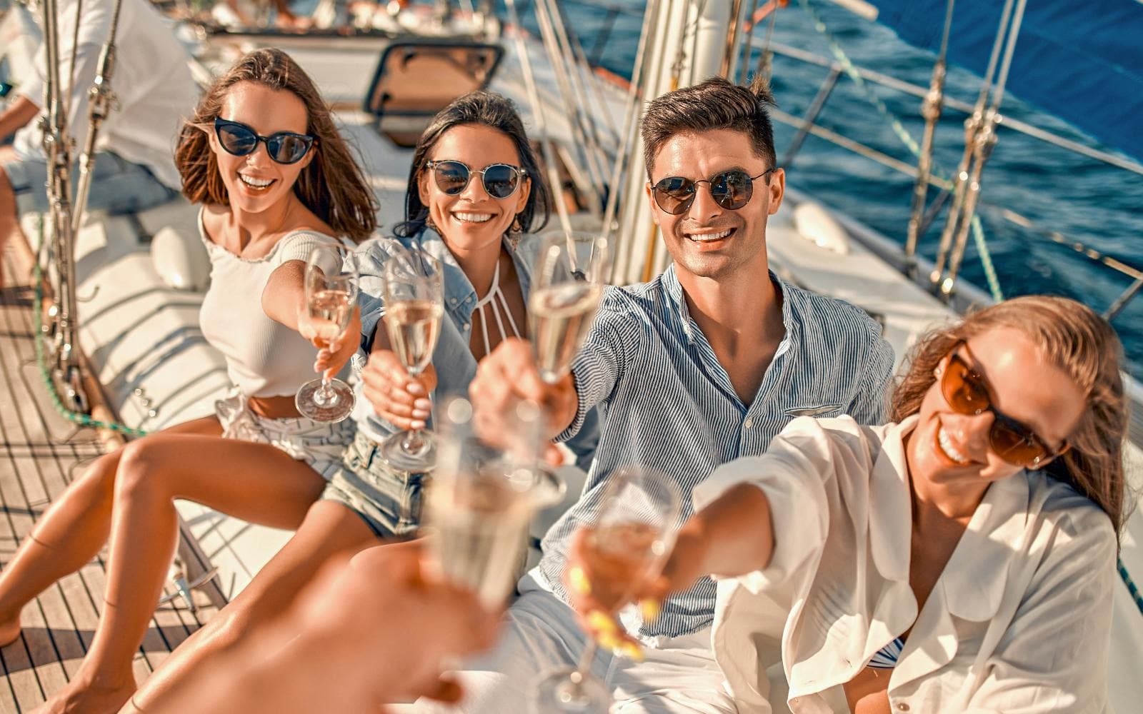 Au départ d'Athènes : croisière d'une journée complète vers les îles de Metopi, Agistri et Égine, avec déjeuner et boissons compris