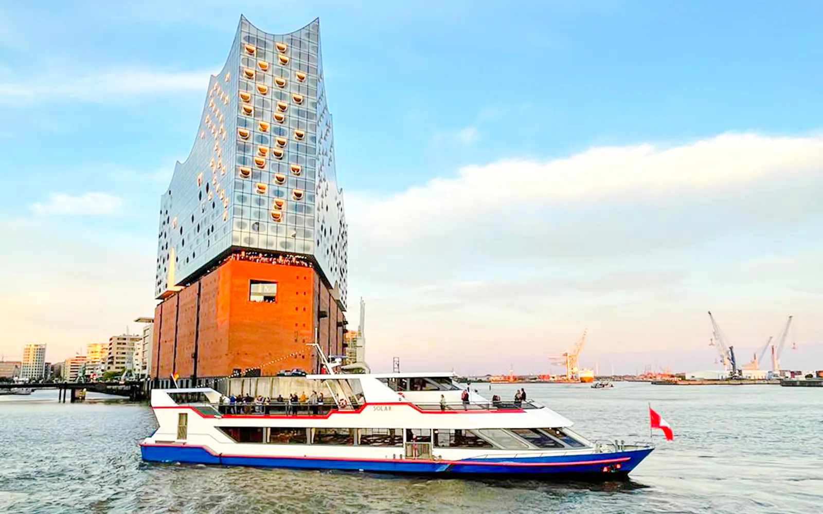 Hamburg Harbor 1-Hour Sightseeing Cruise with Speicherstadt - image 4