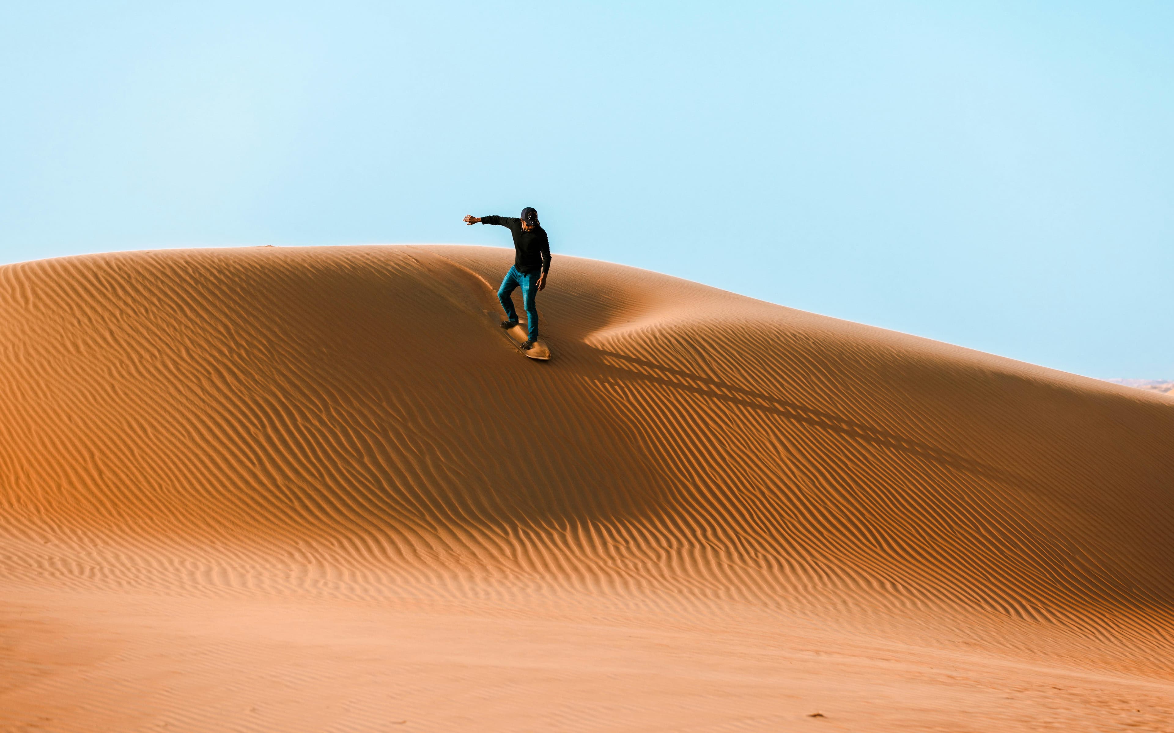 Safari por el desierto de Doha: conducción en dunas, sandboarding y visita al mar interior - image 6