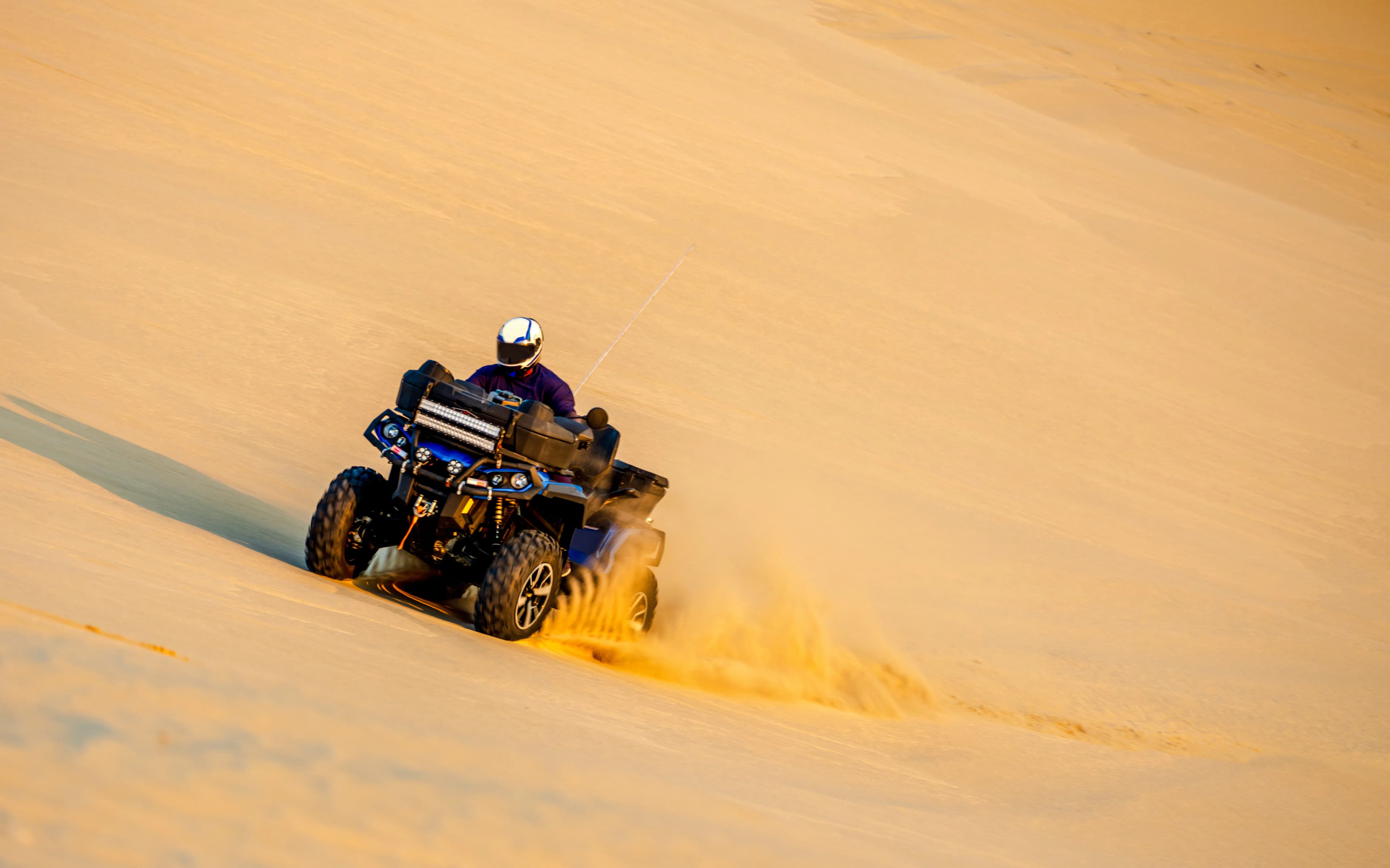 Safari premium por el desierto de Doha con conducción por dunas, sandboarding, paseo en camello, quad y visita al Mar Interior - image 10