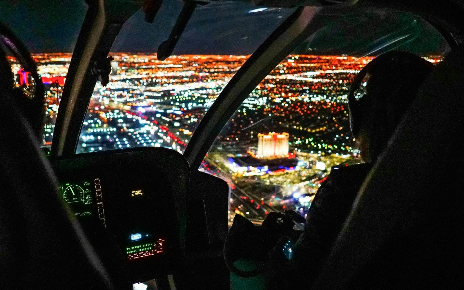 Tour nocturne en hélicoptère de 12 minutes sur les points forts du Strip de Las Vegas - image 2