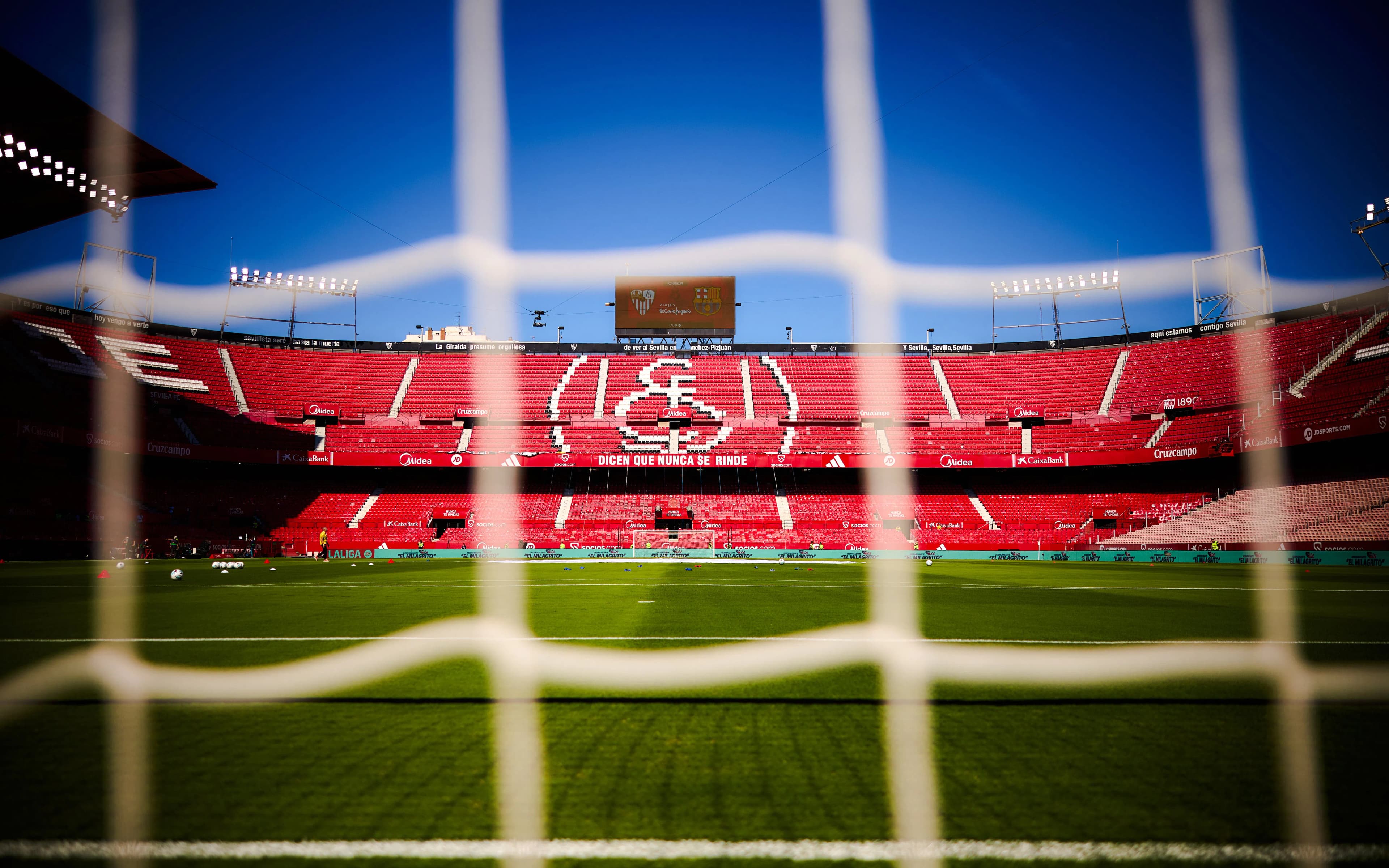 Sevilla FC: Ramón Sánchez-Pizjuán Stadium Tour with Audio Guide and Pitch Access