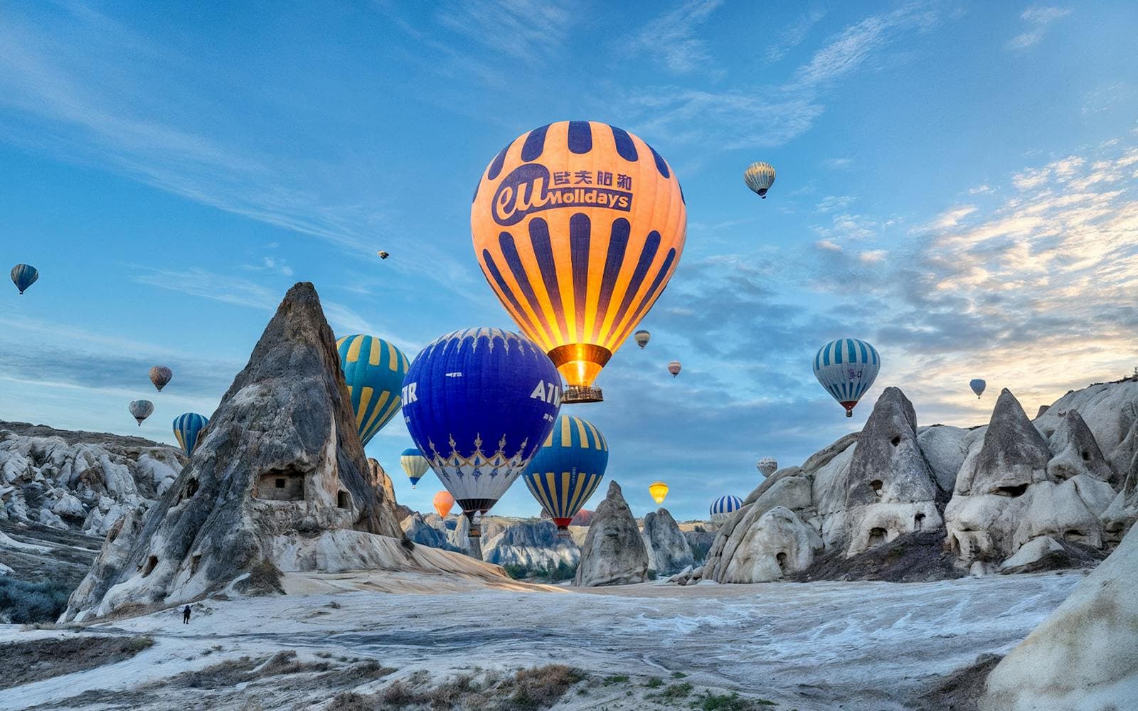 Goreme Valley Sunrise Hot Air Balloon Tour with Breakfast & Transfers
