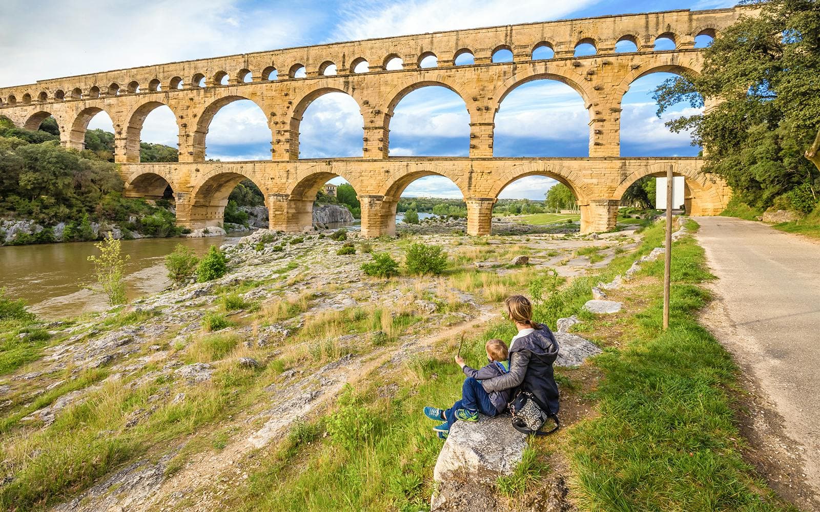 Ab Marseille: Tagesausflug zum Pont du Gard, nach Avignon und Châteauneuf-du-Pape mit Weinverkostung
