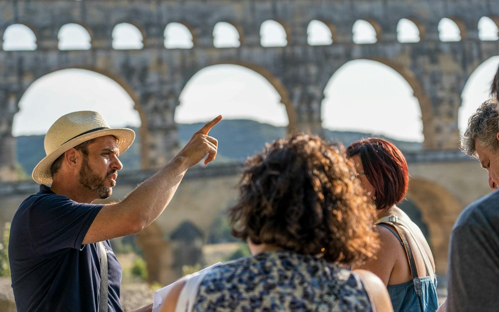Ab Marseille: Tagesausflug zum Pont du Gard, nach Avignon und Châteauneuf-du-Pape mit Weinverkostung - image 2
