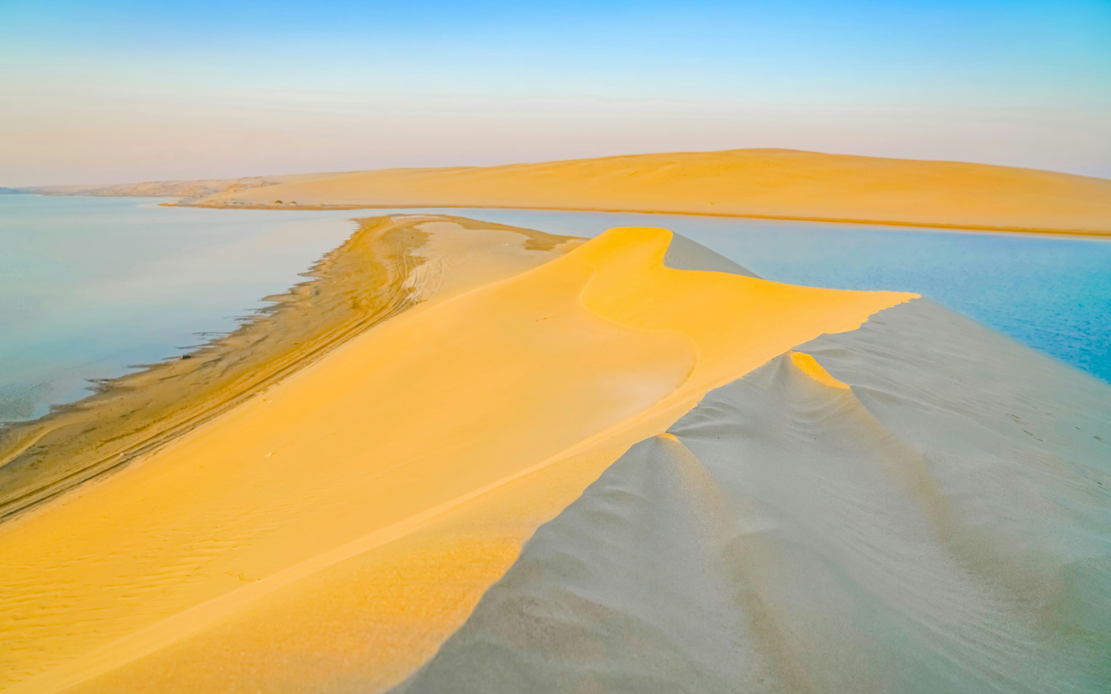 Safari por el desierto de Doha: conducción en dunas, sandboarding y visita al mar interior - image 8