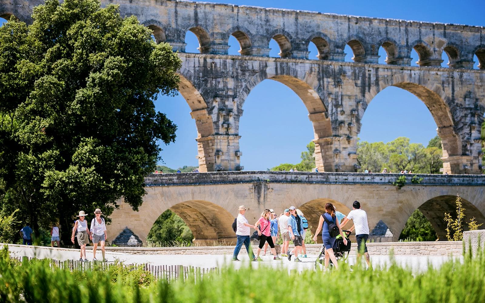 Von Avignon aus: Roussillon, Saint-Rémy-de-Provence, Les Baux-de-Provence und Pont du Gard - image 3
