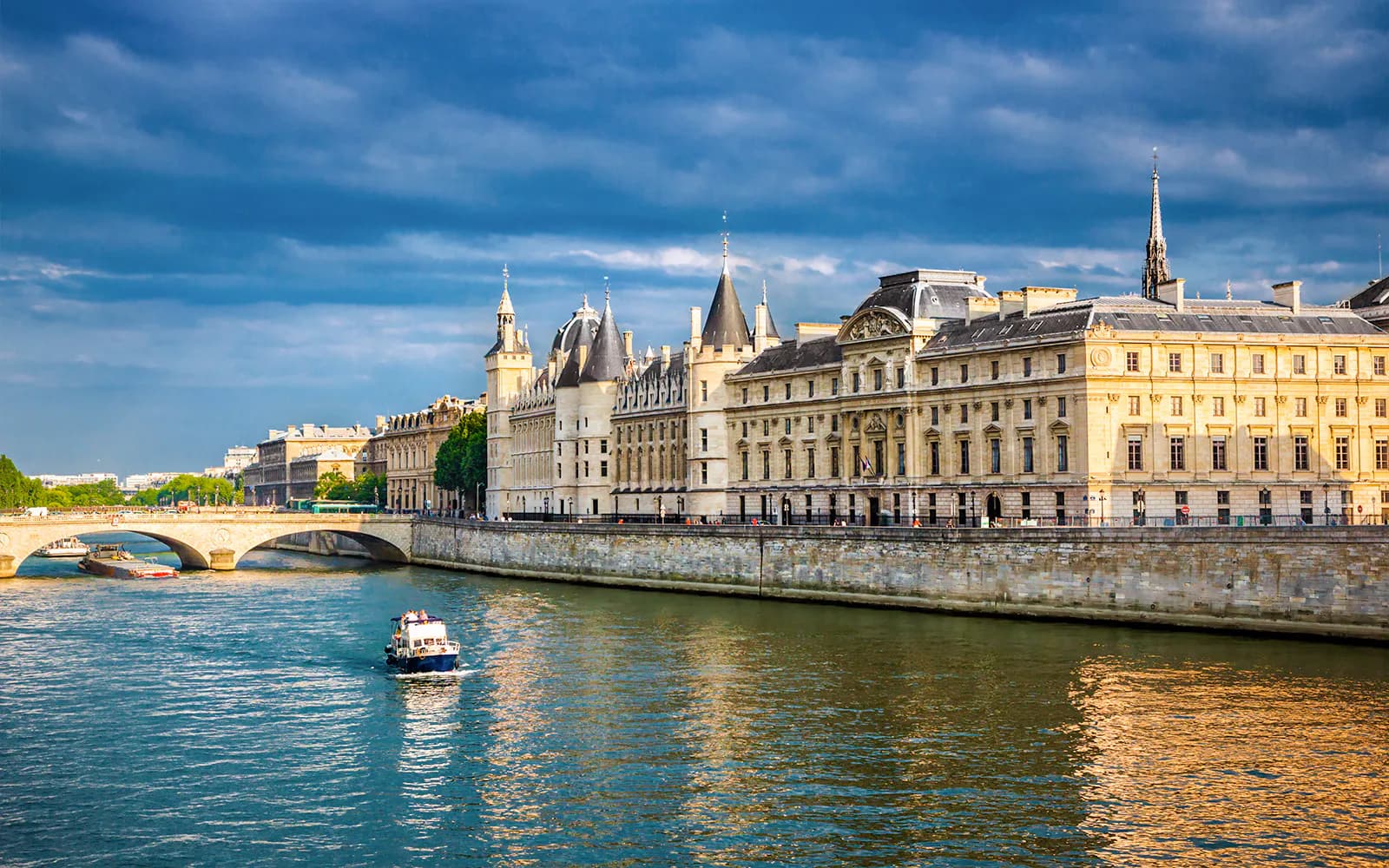 Conciergerie Entry Tickets - image 1