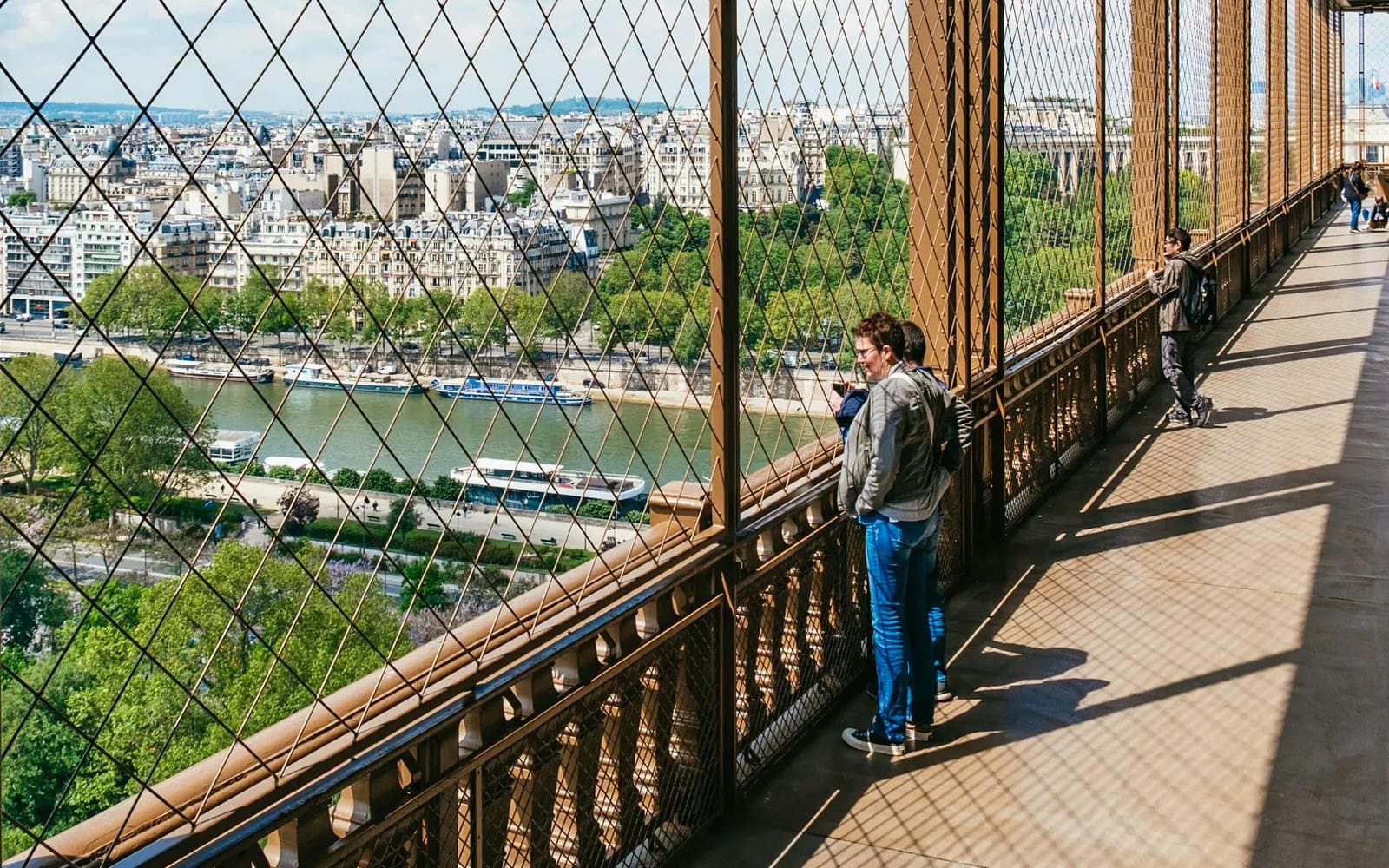 Visite guidée de la Tour Eiffel par ascenseur : Entrée horodatée au sommet ou au 2e étage - image 3
