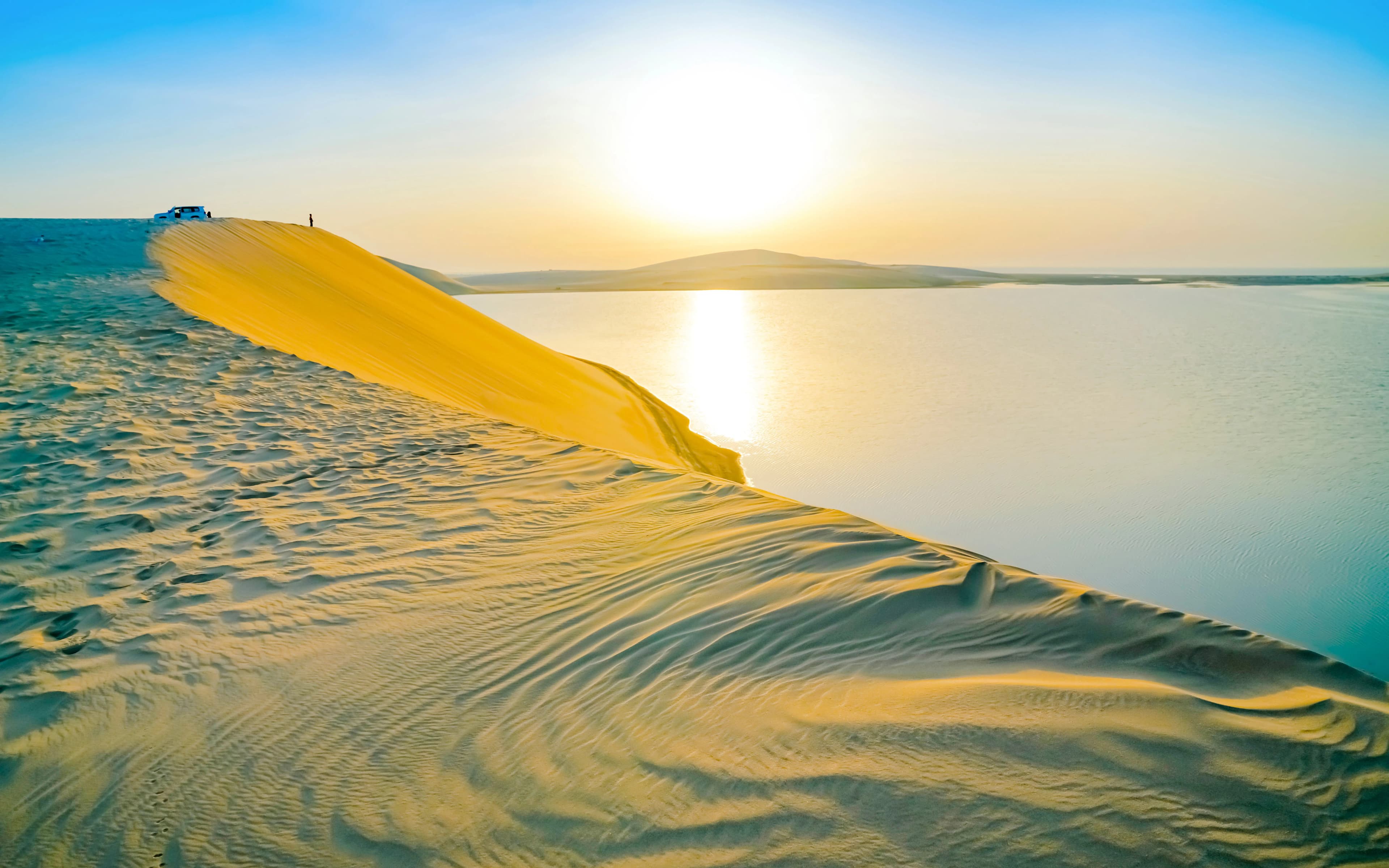 Safari premium por el desierto de Doha con conducción por dunas, sandboarding, paseo en camello, quad y visita al Mar Interior - image 9