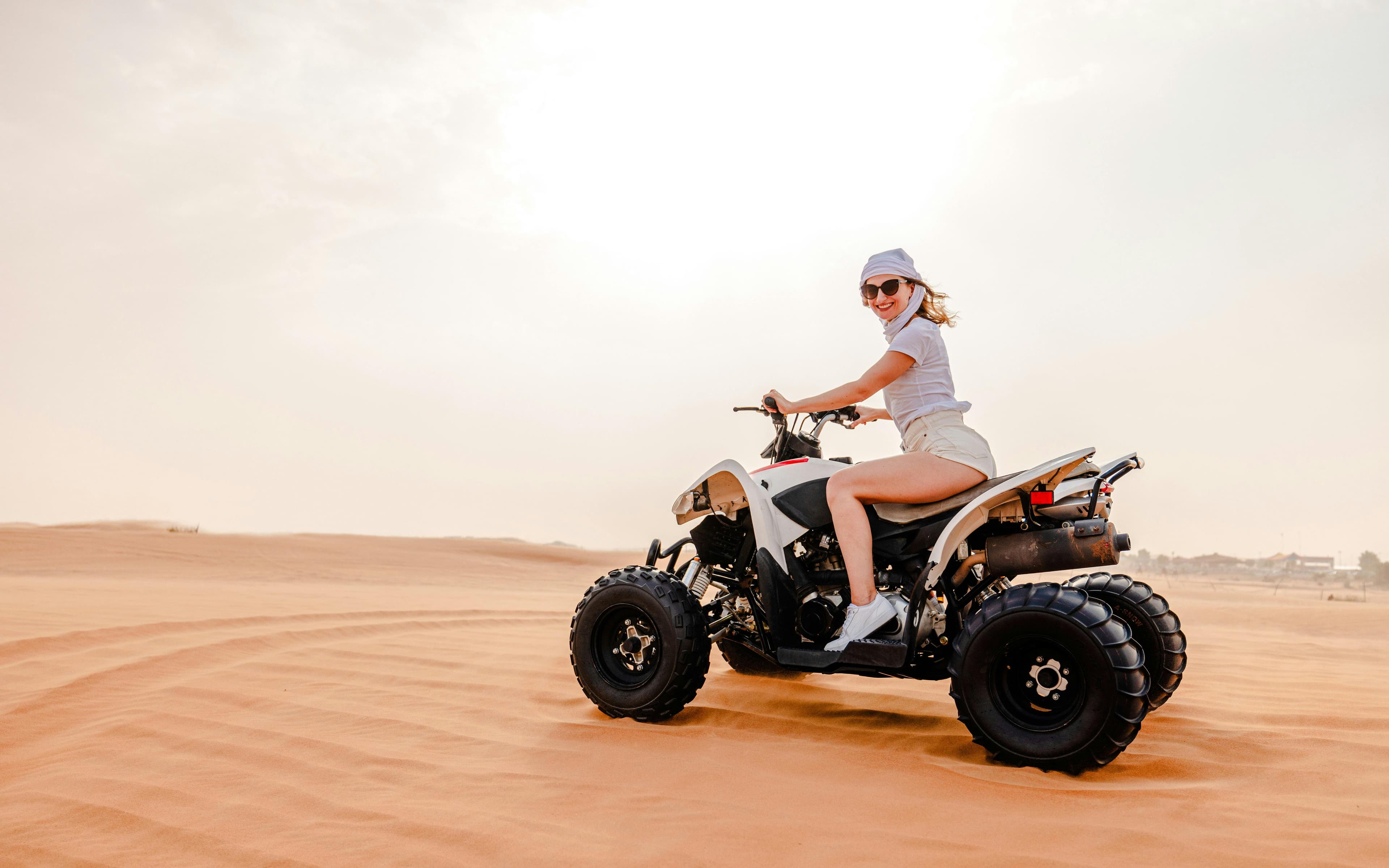 Safari por el desierto de Doha: conducción en dunas, sandboarding y visita al mar interior - image 4